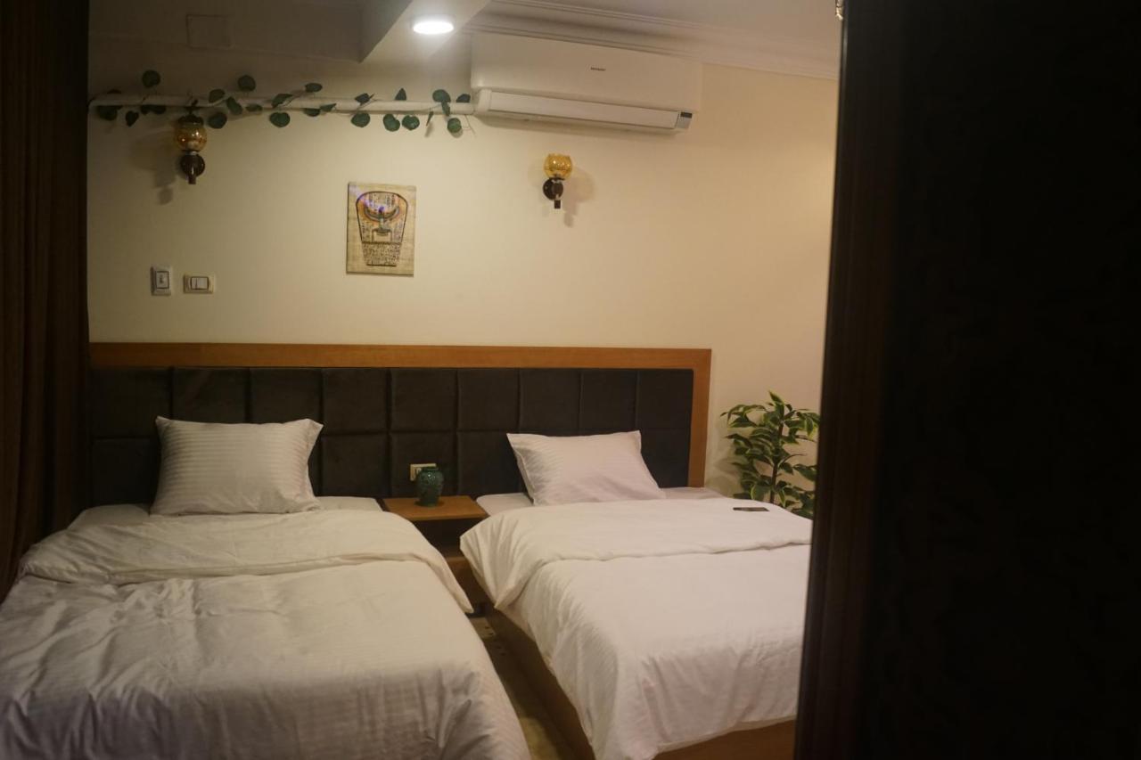 Draz Pyramids View Bed & Breakfast Kafrat al Jabal Bagian luar foto