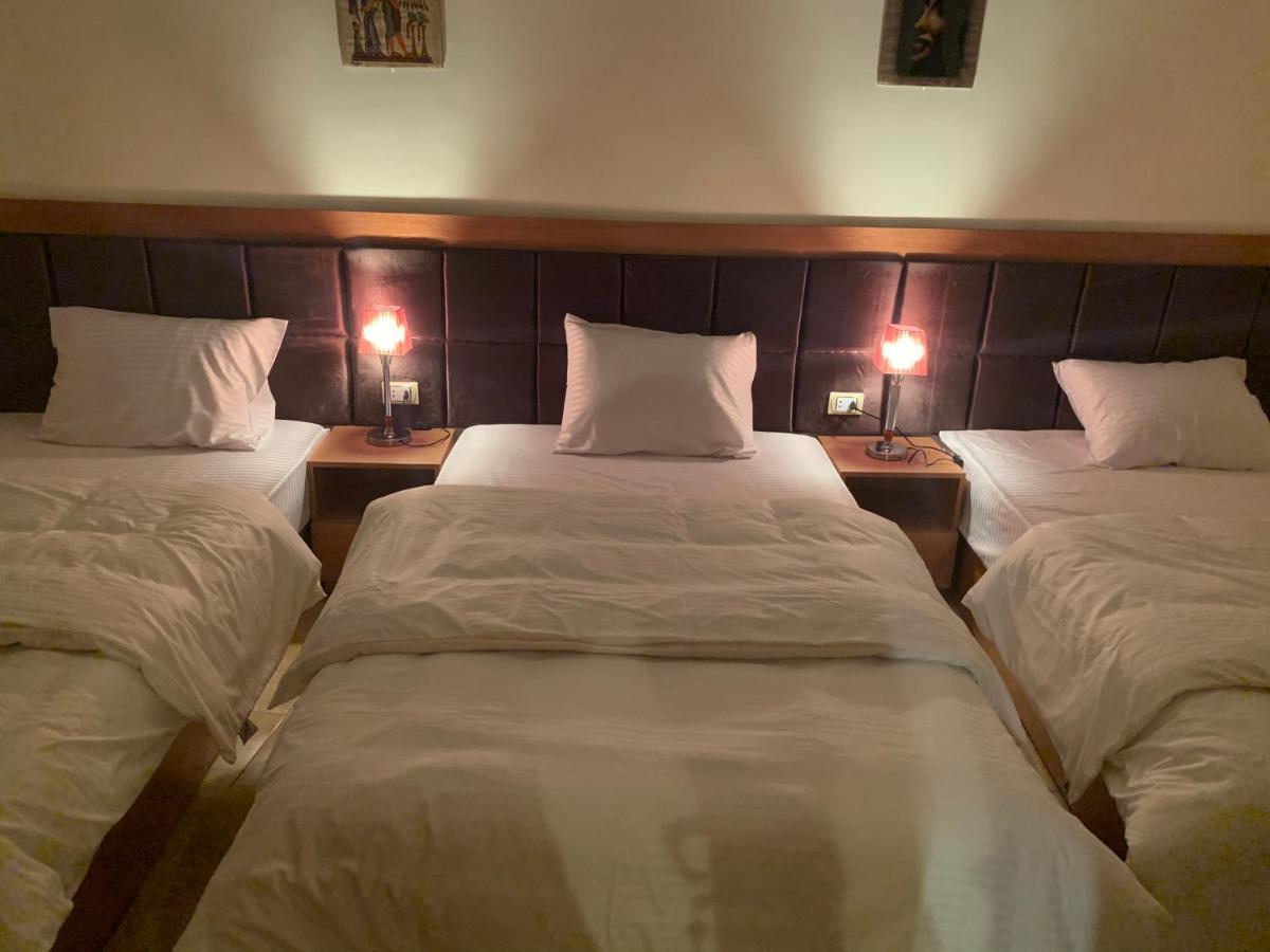 Draz Pyramids View Bed & Breakfast Kafrat al Jabal Bagian luar foto