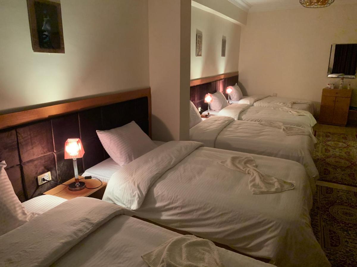 Draz Pyramids View Bed & Breakfast Kafrat al Jabal Bagian luar foto