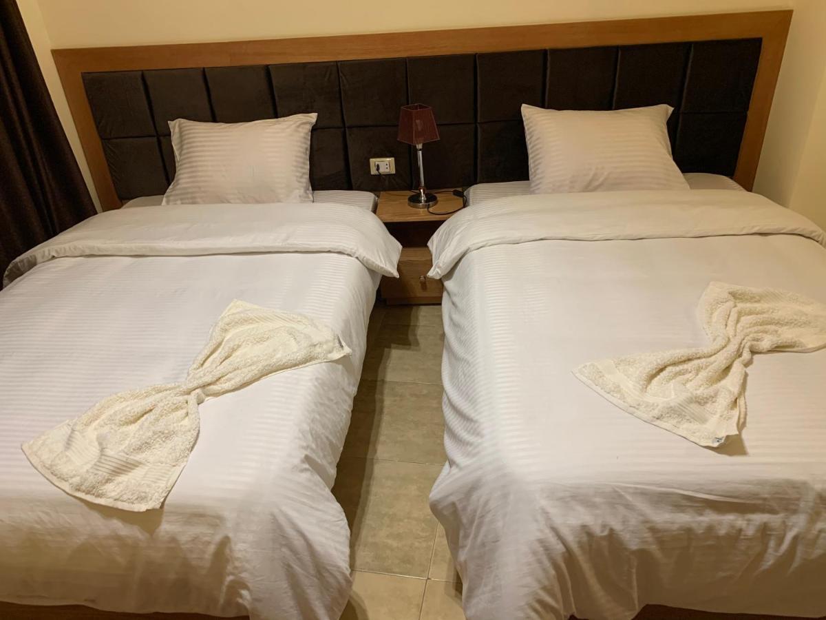 Draz Pyramids View Bed & Breakfast Kafrat al Jabal Bagian luar foto